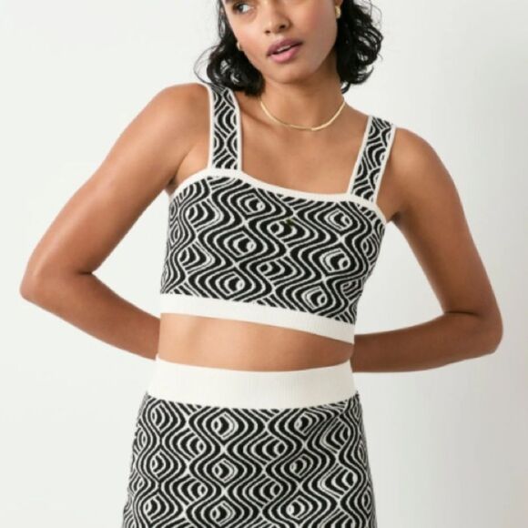 Calla Jacquard Crop Tank - Picture 1 of 7